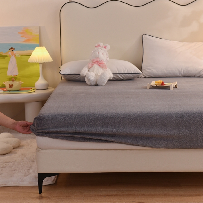 91家纺网 家纺一手货源 找家纺 甜之梦家纺 2025新款韩版泥点绒单床笠（任何尺寸异型缺角都可定做） 优雅灰