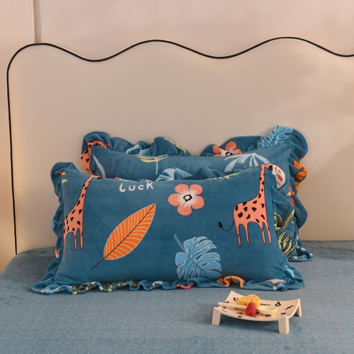 91家纺网 家纺一手货源 找家纺 甜之梦家纺 2025新款韩版泥点绒单品枕套 动物乐园