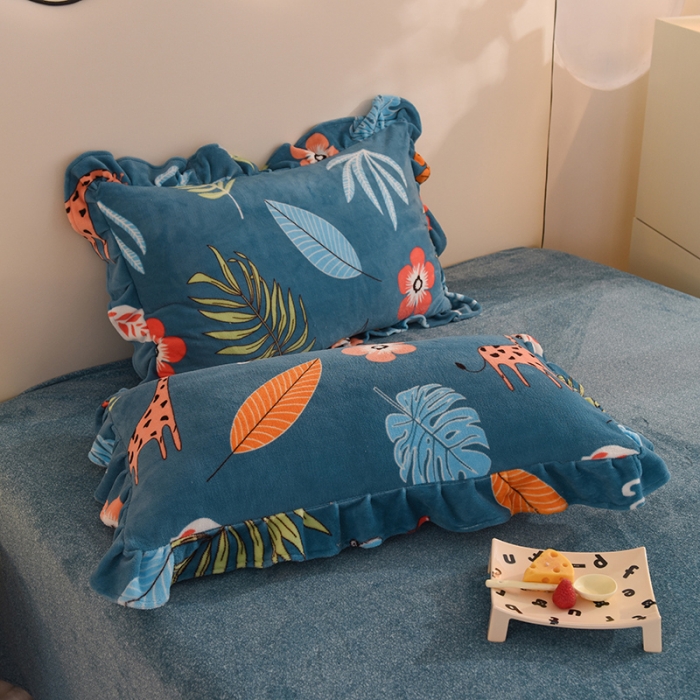 91家纺网 家纺一手货源 找家纺 甜之梦家纺 2025新款韩版泥点绒单品枕套 动物乐园