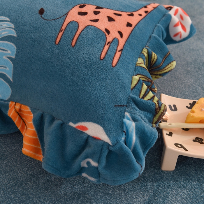 91家纺网 家纺一手货源 找家纺 甜之梦家纺 2025新款韩版泥点绒单品枕套 动物乐园