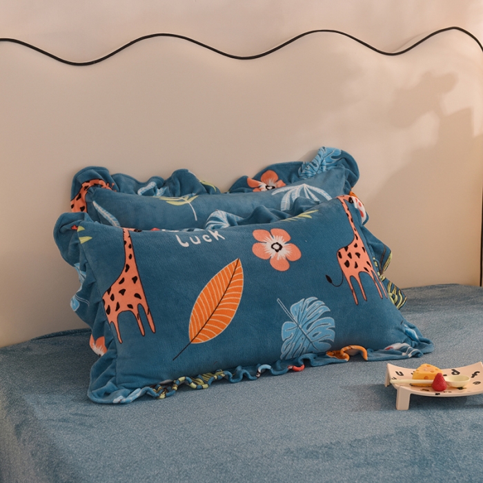 91家纺网 家纺一手货源 找家纺 甜之梦家纺 2025新款韩版泥点绒单品枕套 动物乐园