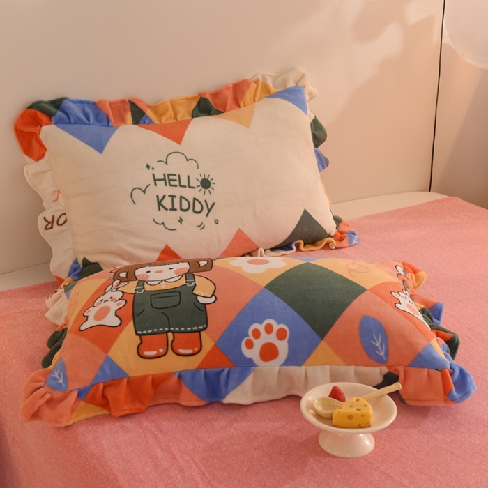 91家纺网 家纺一手货源 找家纺 甜之梦家纺 2025新款韩版泥点绒单品枕套 校园女孩