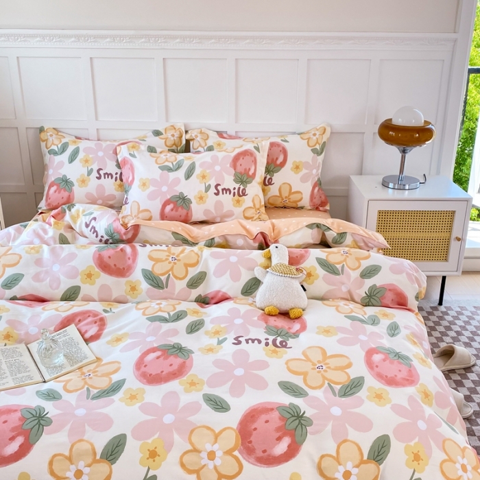 91家纺网 家纺一手货源 找家纺 帛织澜 12868全棉喷气印花四件套-草莓物语