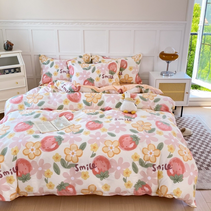 91家纺网 家纺一手货源 找家纺 帛织澜 12868全棉喷气印花四件套-草莓物语