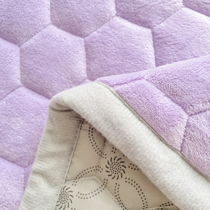 91家纺网 家纺一手货源 找家纺 缦卡琳 2023新款夹棉牛奶绒薄床垫 轻奢紫