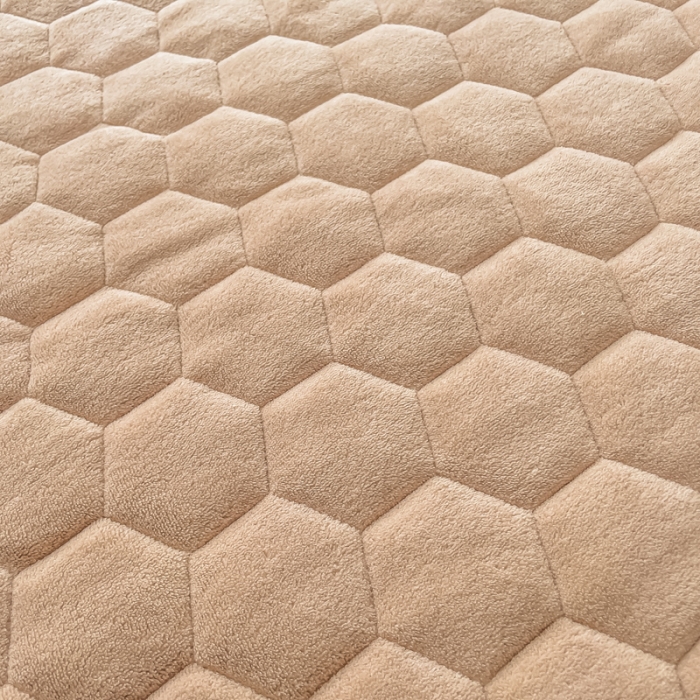 91家纺网 家纺一手货源 找家纺 缦卡琳 2023新款夹棉牛奶绒薄床垫 卡其色