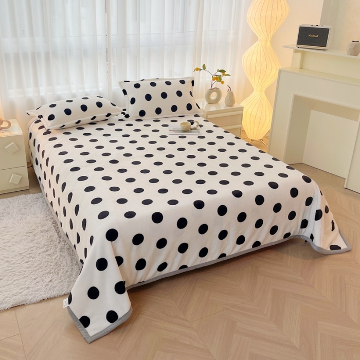 91家纺网 家纺一手货源 找家纺 雅萱 2024新款牛奶绒盖毯子毛毯午睡毯保暖加厚 白波点