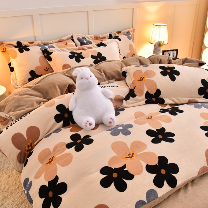 91家纺网 家纺一手货源 找家纺 简一 2024新款牛奶绒四件套 落樱缤纷