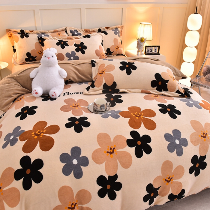 91家纺网 家纺一手货源 找家纺 简一 2024新款牛奶绒四件套 落樱缤纷