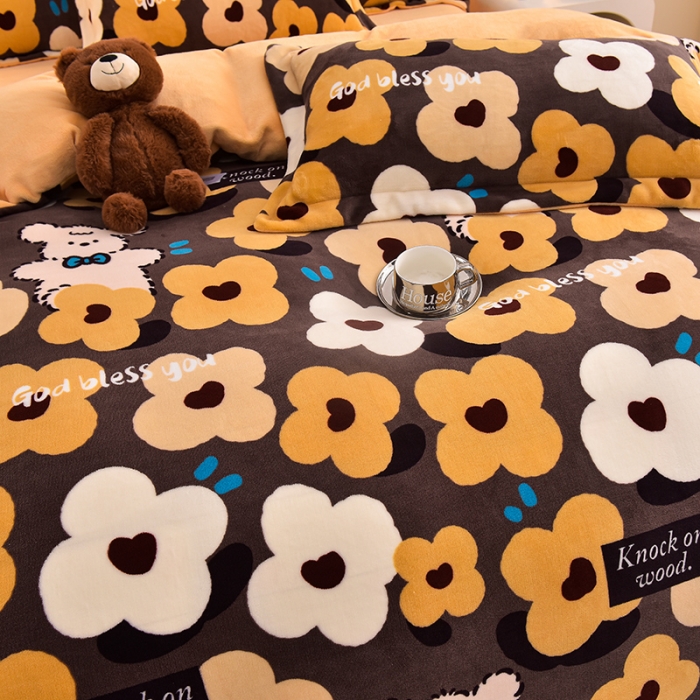 91家纺网 家纺一手货源 找家纺 简一 2024新款牛奶绒四件套 巧克力熊