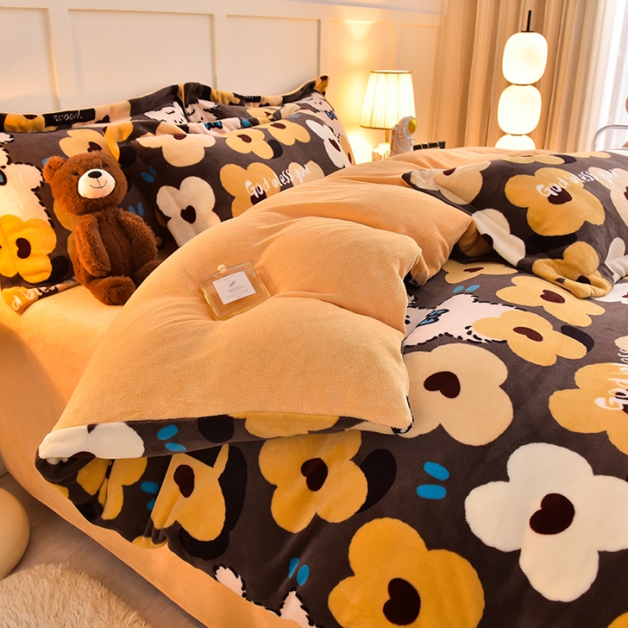 91家纺网 家纺一手货源 找家纺 简一 2024新款牛奶绒四件套 巧克力熊