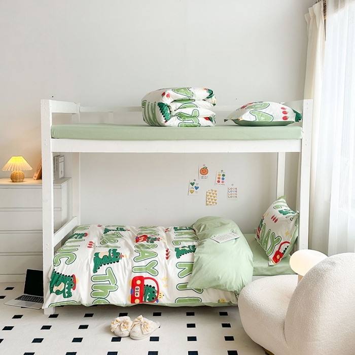 91家纺网 家纺一手货源 找家纺 金鑫汇 2023新款全棉宿舍印花三件套 小鳄鱼日记