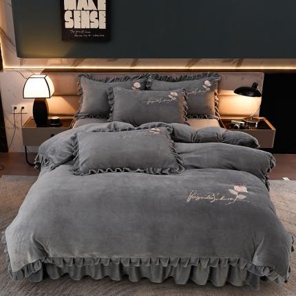 91家纺网 家纺一手货源 找家纺 绣女坊 2024新款韩版花边绣花牛奶绒四件套 灰色