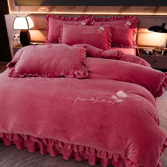 91家纺网 家纺一手货源 找家纺 （总）绣女坊 2024新款韩版花边绣花牛奶绒四件套