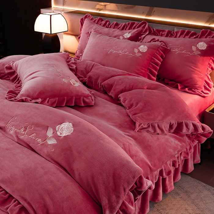 91家纺网 家纺一手货源 找家纺 （总）绣女坊 2024新款韩版花边绣花牛奶绒四件套