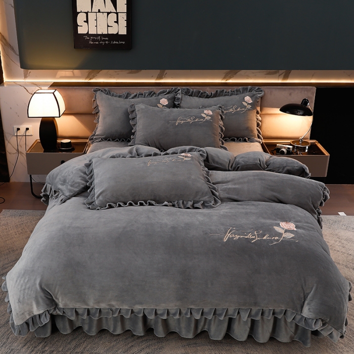 91家纺网 家纺一手货源 找家纺 绣女坊 2024新款韩版花边绣花牛奶绒四件套 灰色