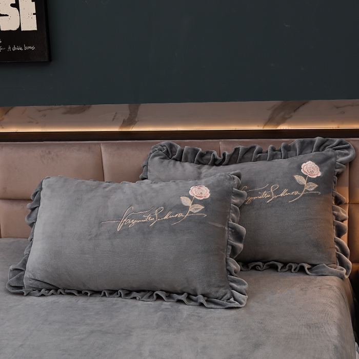 91家纺网 家纺一手货源 找家纺 绣女坊 2024新款韩版花边绣花牛奶绒四件套 灰色