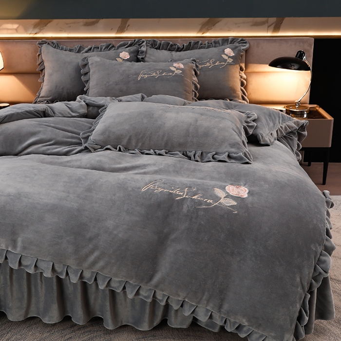 91家纺网 家纺一手货源 找家纺 绣女坊 2024新款韩版花边绣花牛奶绒四件套 灰色