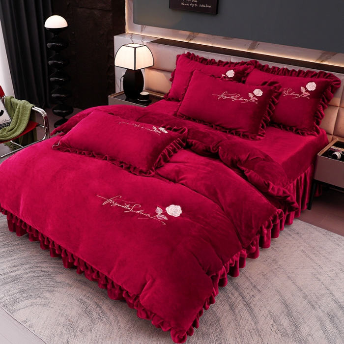 91家纺网 家纺一手货源 找家纺 绣女坊 2024新款韩版花边绣花牛奶绒四件套 酒红色