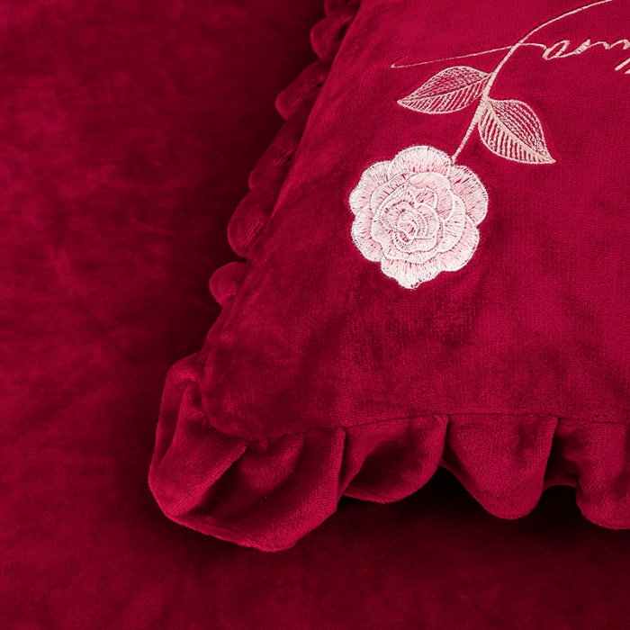 91家纺网 家纺一手货源 找家纺 绣女坊 2024新款韩版花边绣花牛奶绒四件套 酒红色