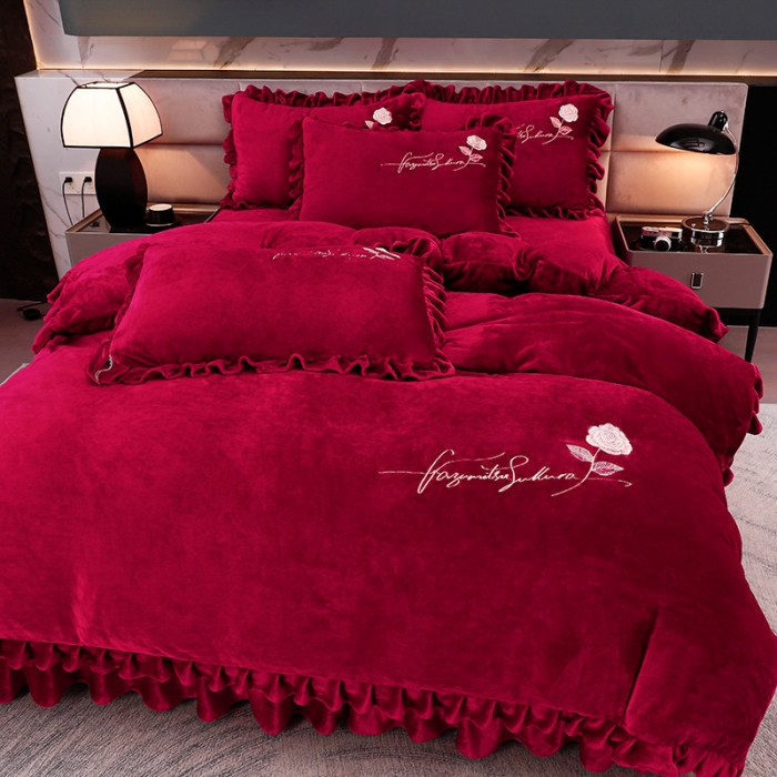 91家纺网 家纺一手货源 找家纺 绣女坊 2024新款韩版花边绣花牛奶绒四件套 酒红色