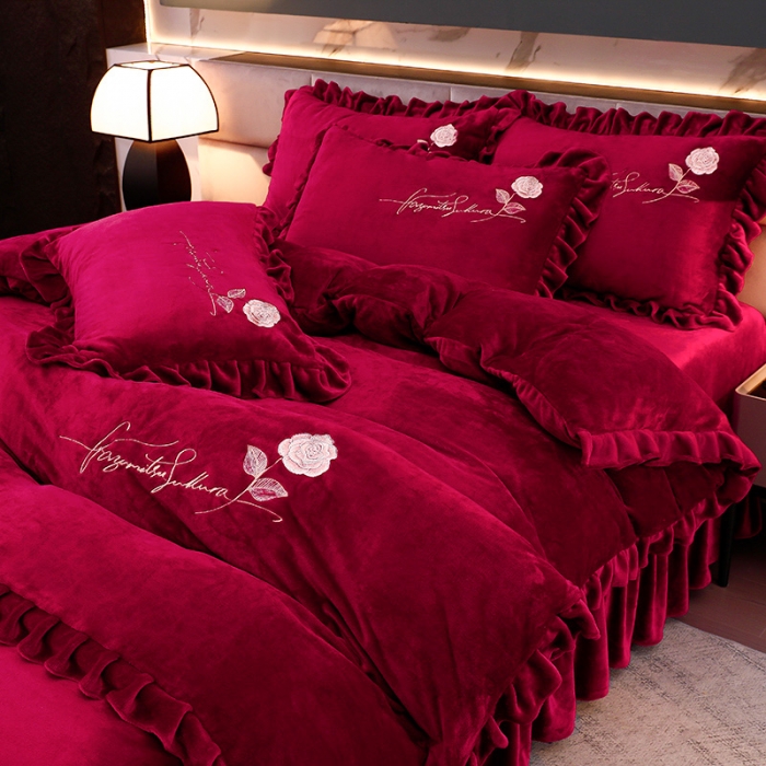 91家纺网 家纺一手货源 找家纺 绣女坊 2024新款韩版花边绣花牛奶绒四件套 酒红色