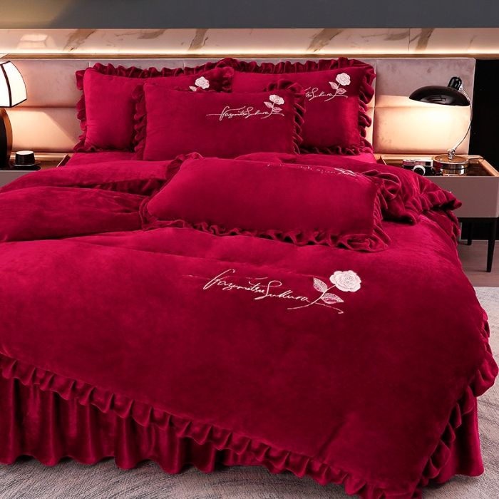 91家纺网 家纺一手货源 找家纺 绣女坊 2024新款韩版花边绣花牛奶绒四件套 酒红色