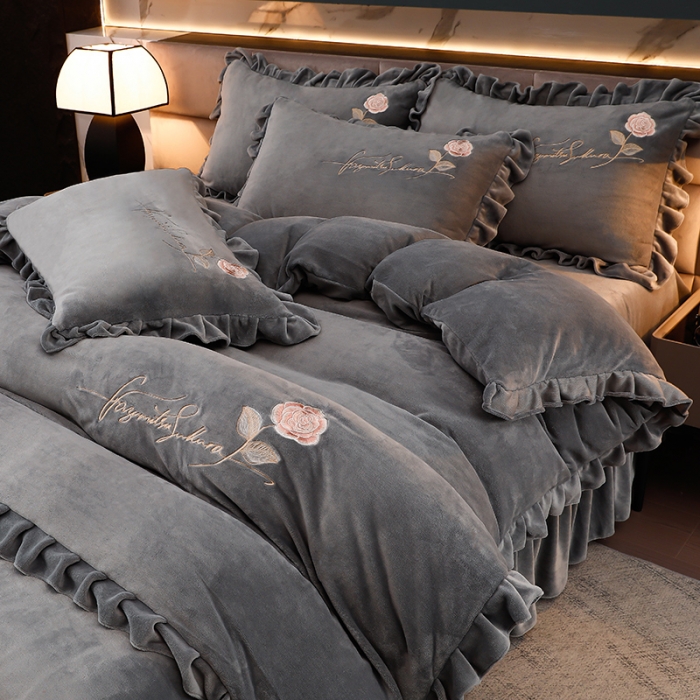 91家纺网 家纺一手货源 找家纺 绣女坊 2024新款韩版花边绣花牛奶绒四件套 灰色