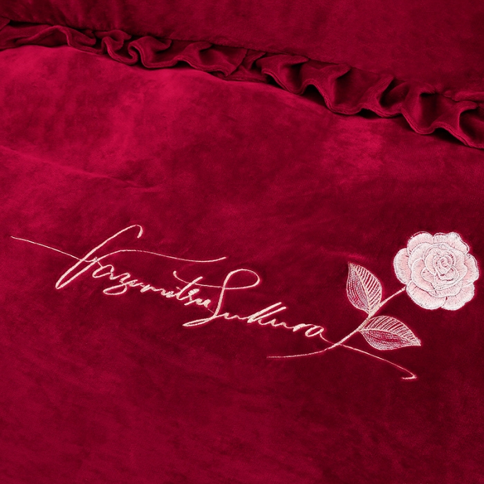 91家纺网 家纺一手货源 找家纺 绣女坊 2024新款韩版花边绣花牛奶绒四件套 酒红色