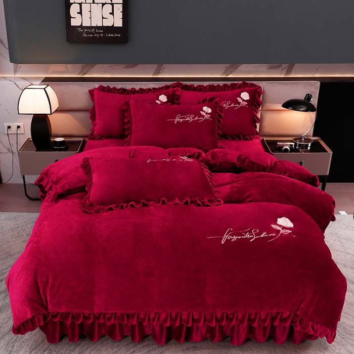 91家纺网 家纺一手货源 找家纺 绣女坊 2024新款韩版花边绣花牛奶绒四件套 酒红色