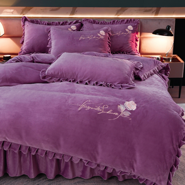 91家纺网 家纺一手货源 找家纺 绣女坊 2024新款韩版花边绣花牛奶绒四件套 浪漫紫