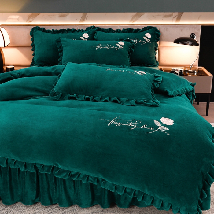 91家纺网 家纺一手货源 找家纺 绣女坊 2024新款韩版花边绣花牛奶绒四件套 绿色