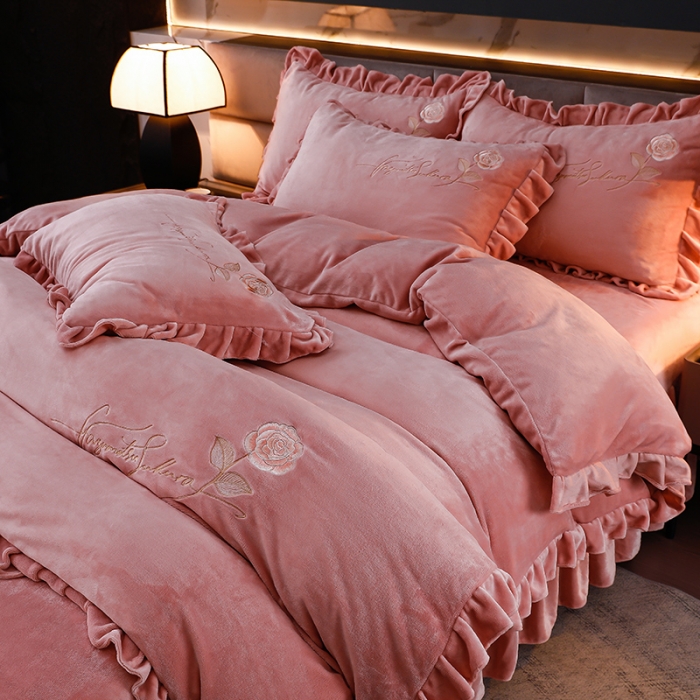 91家纺网 家纺一手货源 找家纺 绣女坊 2024新款韩版花边绣花牛奶绒四件套 玉色