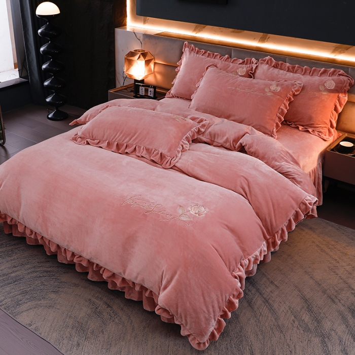 91家纺网 家纺一手货源 找家纺 绣女坊 2024新款韩版花边绣花牛奶绒四件套 玉色