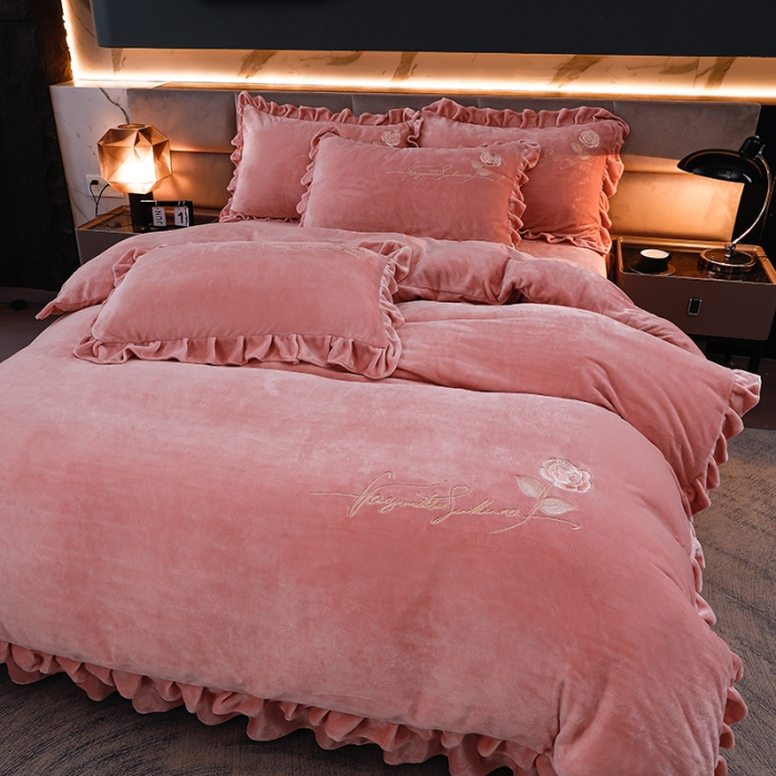 91家纺网 家纺一手货源 找家纺 绣女坊 2024新款韩版花边绣花牛奶绒四件套 玉色