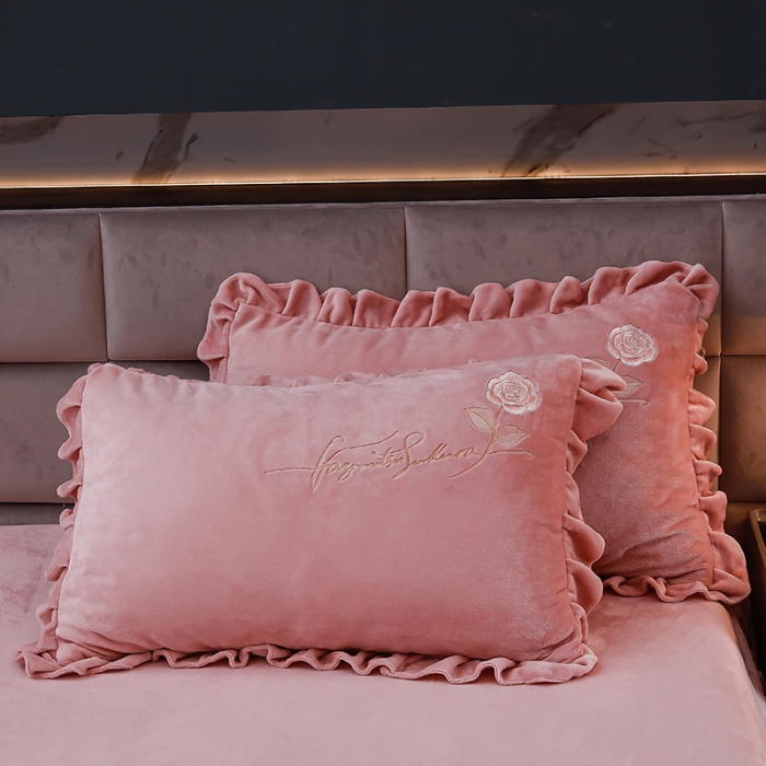 91家纺网 家纺一手货源 找家纺 绣女坊 2024新款韩版花边绣花牛奶绒四件套 玉色