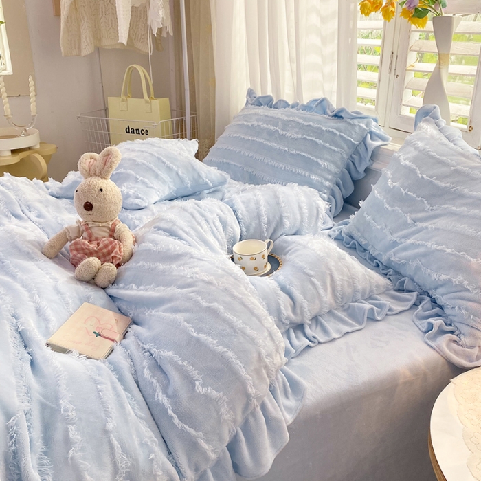 91家纺网 家纺一手货源 找家纺 绒世界 2024新款高端牛奶绒提花四件套 静谧蓝