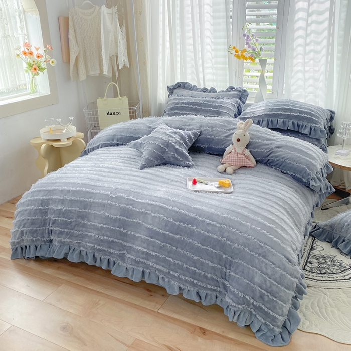 91家纺网 家纺一手货源 找家纺 绒世界 2024新款高端牛奶绒提花四件套 摩登灰