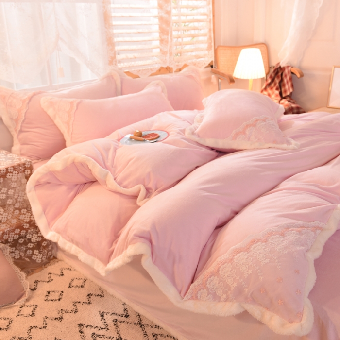 91家纺网 家纺一手货源 找家纺 绒世界 2024新款韩版公主牛奶绒四件套 浅粉