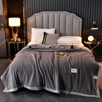 91家纺网 家纺一手货源 找家纺 小牛 2023新款超柔雕花牛奶绒毛毯系列（被套毯） 小三角牛奶绒（深灰）