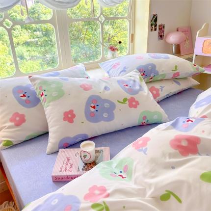 91家纺网 家纺一手货源 找家纺 花伞 2023直播新款40支高密全棉纯棉小清新单品枕套-小熊软糖
