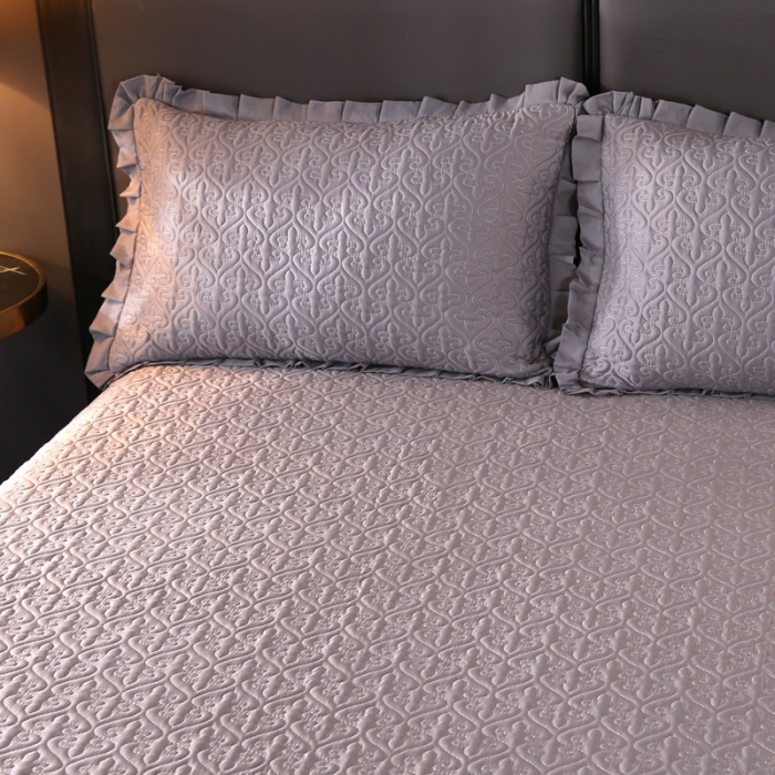 91家纺网 家纺一手货源 找家纺 佳梦家纺 2023新款柔丝缎四季床盖 深灰