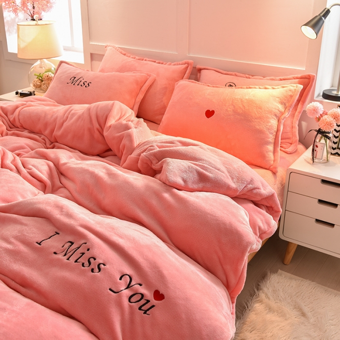 91家纺网 家纺一手货源 找家纺 总 简爱2025保暖双面绒法莱绒刺绣四件套-MISS系列