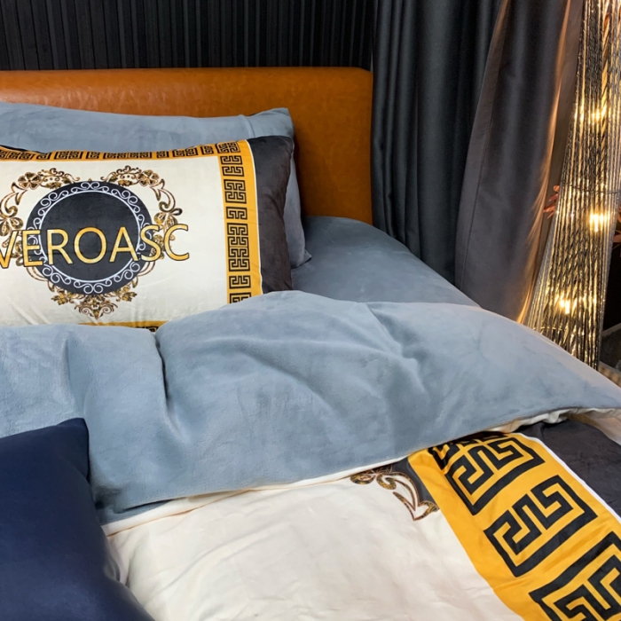 91家纺网 家纺一手货源 找家纺 花沐家居 2023新款活性数码印花牛奶绒四件套-场景1 黑白金范