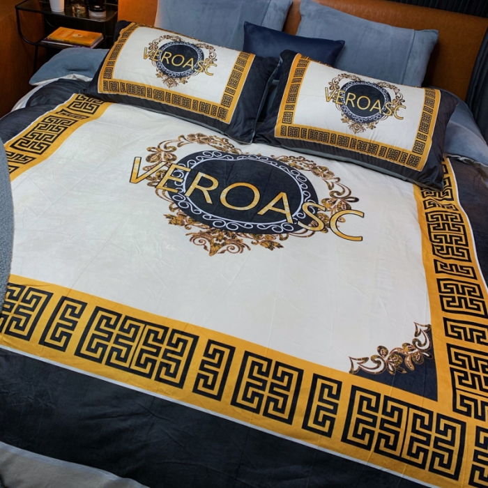 91家纺网 家纺一手货源 找家纺 花沐家居 2023新款活性数码印花牛奶绒四件套-场景1 黑白金范