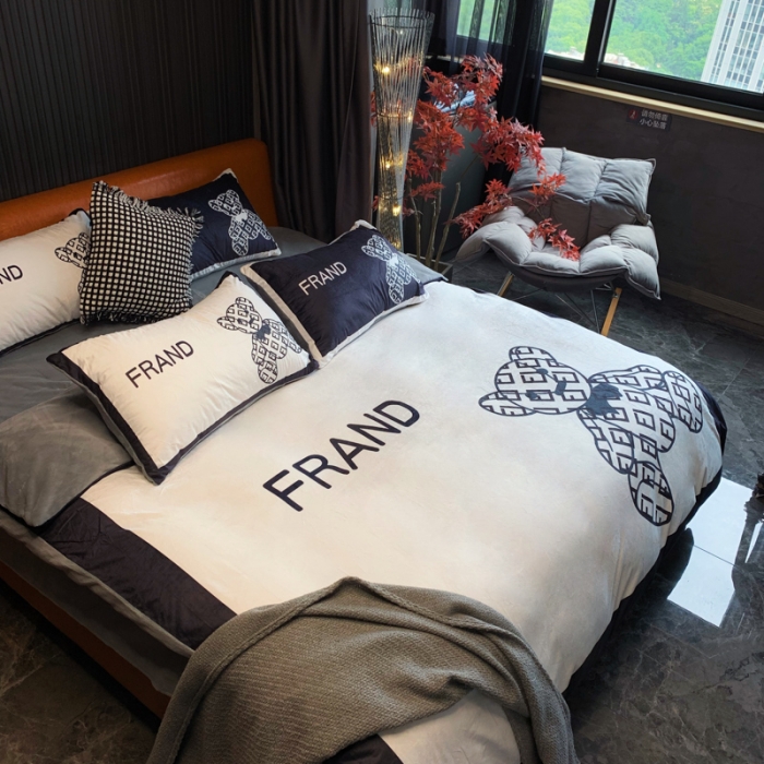 91家纺网 家纺一手货源 找家纺 花沐家居 2023新款活性数码印花牛奶绒四件套-场景1 黑白熊