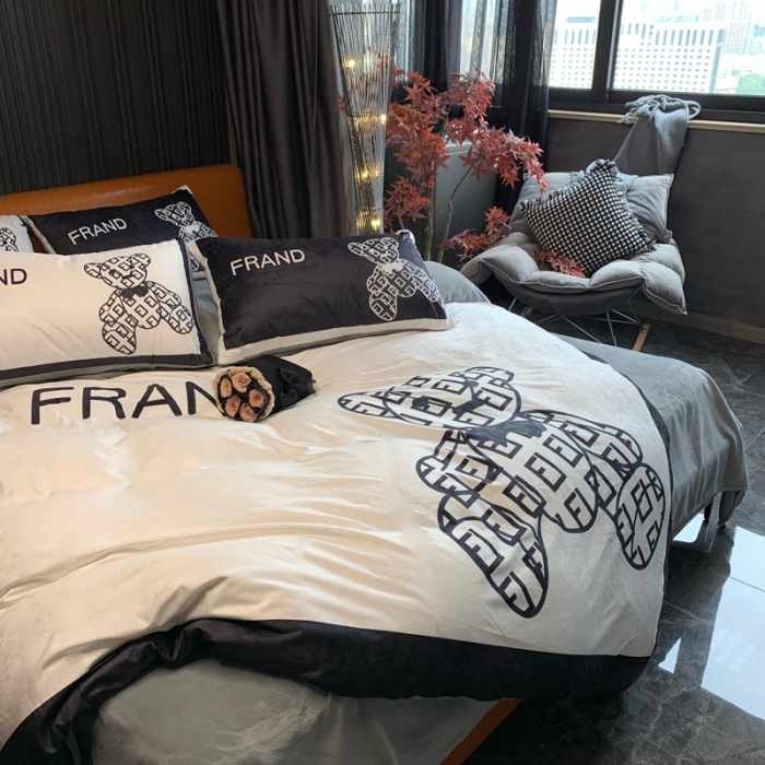 91家纺网 家纺一手货源 找家纺 花沐家居 2023新款活性数码印花牛奶绒四件套-场景1 黑白熊