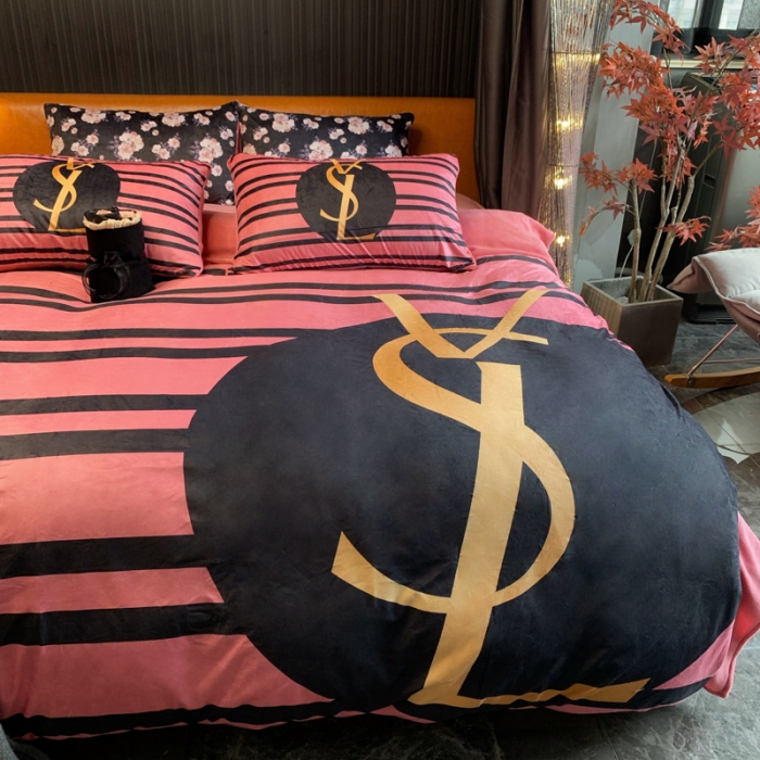 91家纺网 家纺一手货源 找家纺 花沐家居 2023新款活性数码印花牛奶绒四件套-场景1 条纹