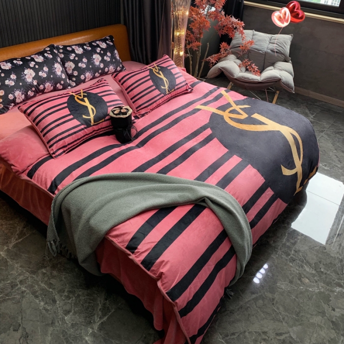 91家纺网 家纺一手货源 找家纺 花沐家居 2023新款活性数码印花牛奶绒四件套-场景1 条纹