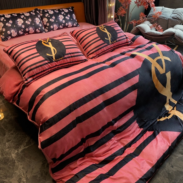 91家纺网 家纺一手货源 找家纺 花沐家居 2023新款活性数码印花牛奶绒四件套-场景1 条纹